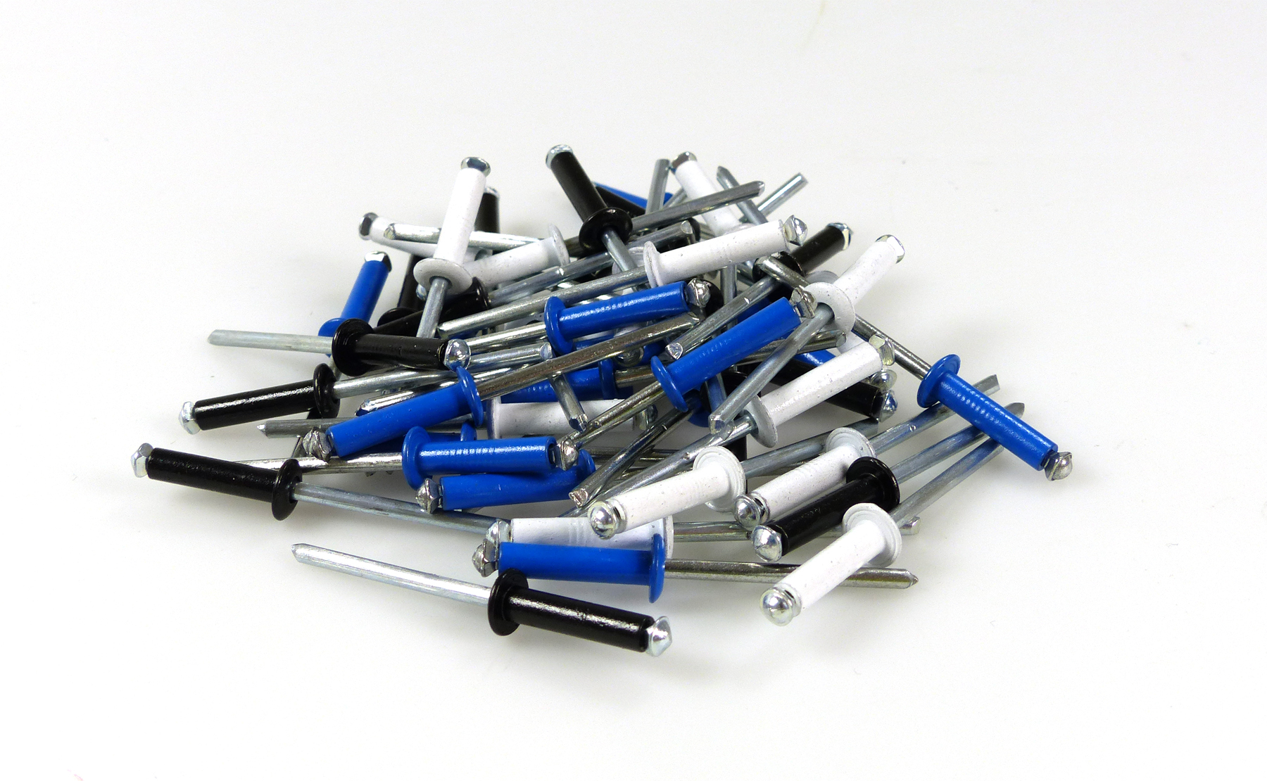 PRECISION-STEEL 48 rivets alu ø4,2mm. assortiment blanc-noir-bleu